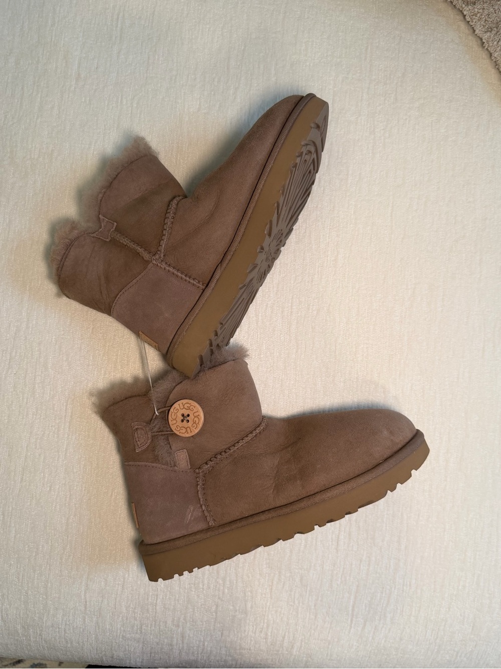 NWOT UGG Women’s Bailey Button II Caribou